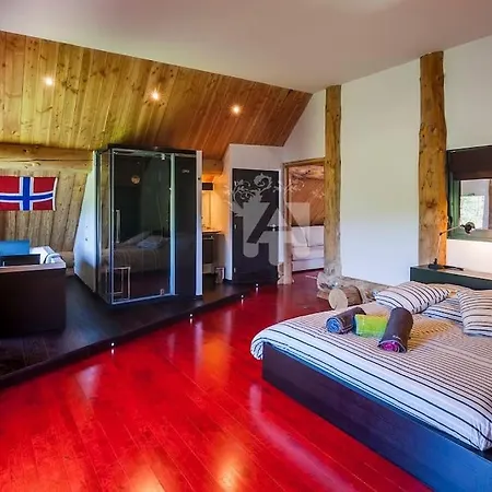 La Fuste Du Chambon-sur-Lac