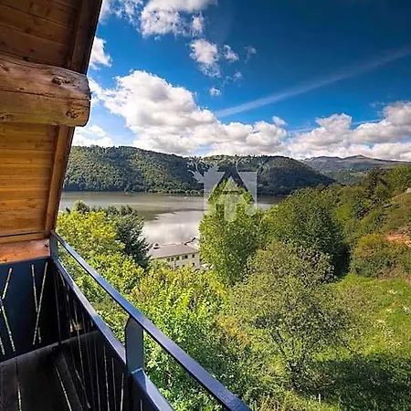 La Fuste Du * Chambon-sur-Lac